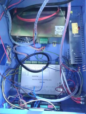 You can see the long red laser cable wich i have transported to the laser tube space